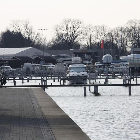 Zum Grossen Zernsee Am Hafen Kolonie Zern Luaran gambar